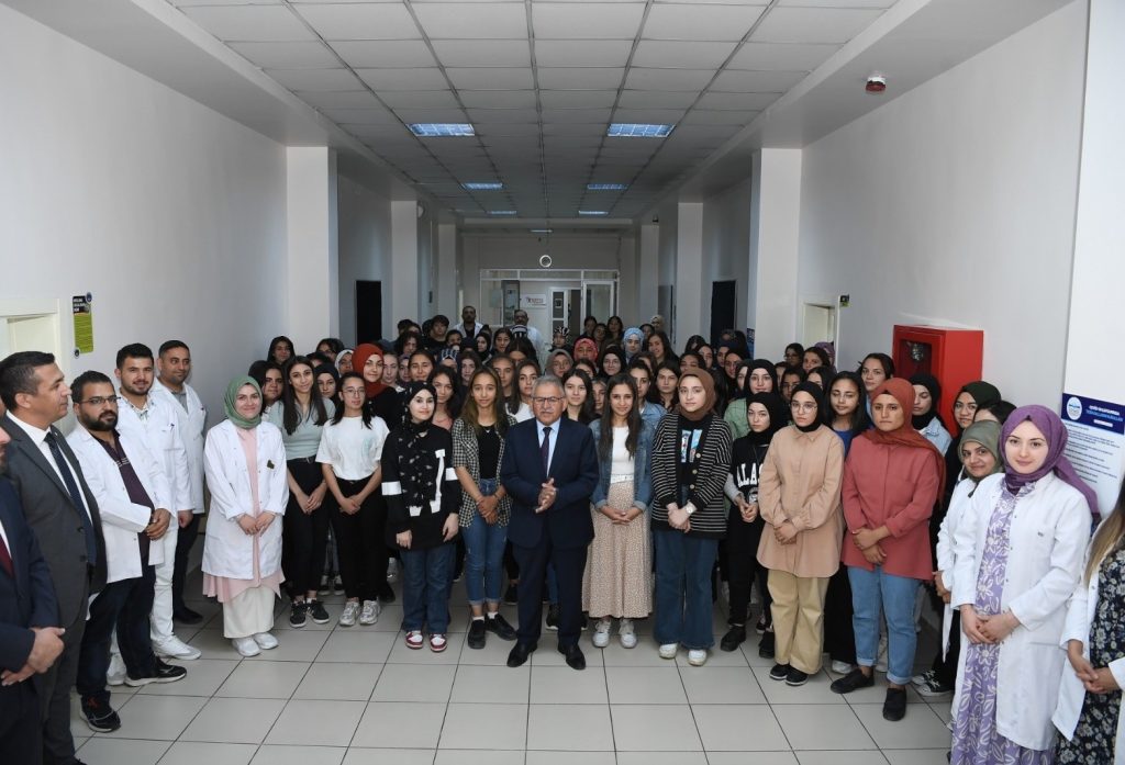 Başkan Büyükkılıç, “Öğrenci dostu Kayseri’yi seçin” dedi