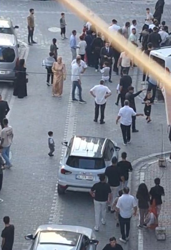 Halayla başladı, kavgayla bitti