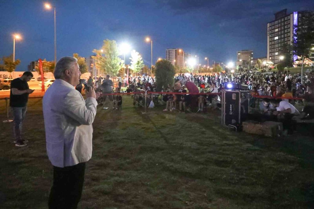 Melikgazi’de yaz akşamları daha keyifli