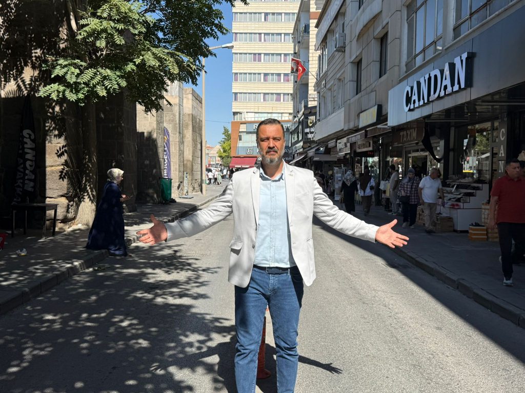 Bangladeş Yolları Kayseri’de: Sur Caddesi Felçte