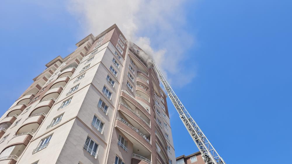 Yangında can pazarı: Mahsur kalanlar kurtarılmaya çalışılıyor