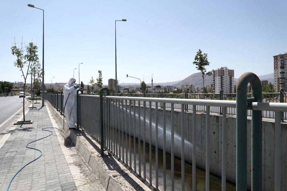 Melikgazi’de ilaçlama çalışmaları devam ediyor