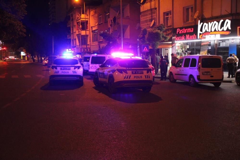 Husumet Kanlı Bitti: Çiçekçi Silahla Vurulup Yaralandı