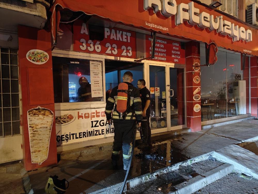 Ocaktaki Köz İş Yerinde Yangına Neden Oldu