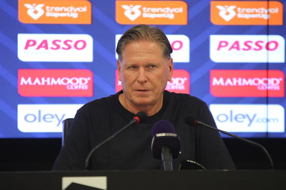 Markus Gisdol: “Takım halinde çalışmaya ve zaman geçirmeye ihtiyacımız var”