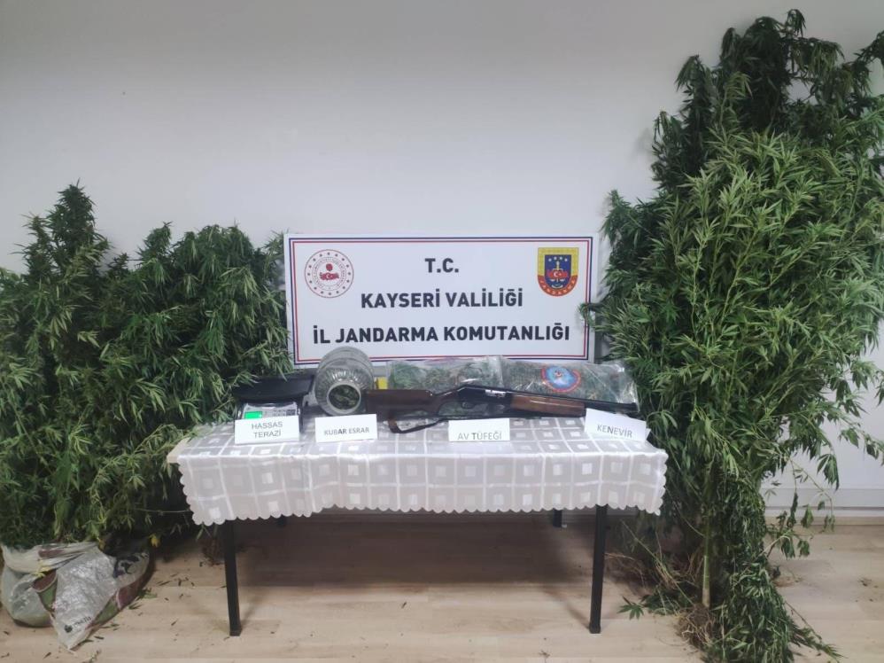 Uyuşturucuyu turşu bidonuna gizledi: 1 gözaltı