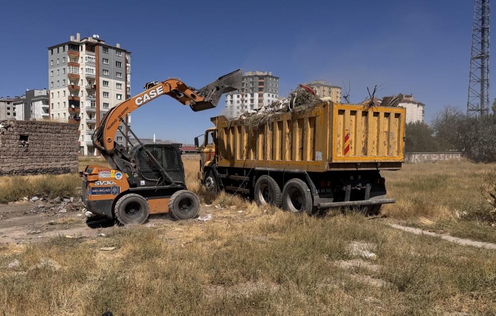 Melikgazi’den Sanayi Sitelerine Temizlik Çalışması