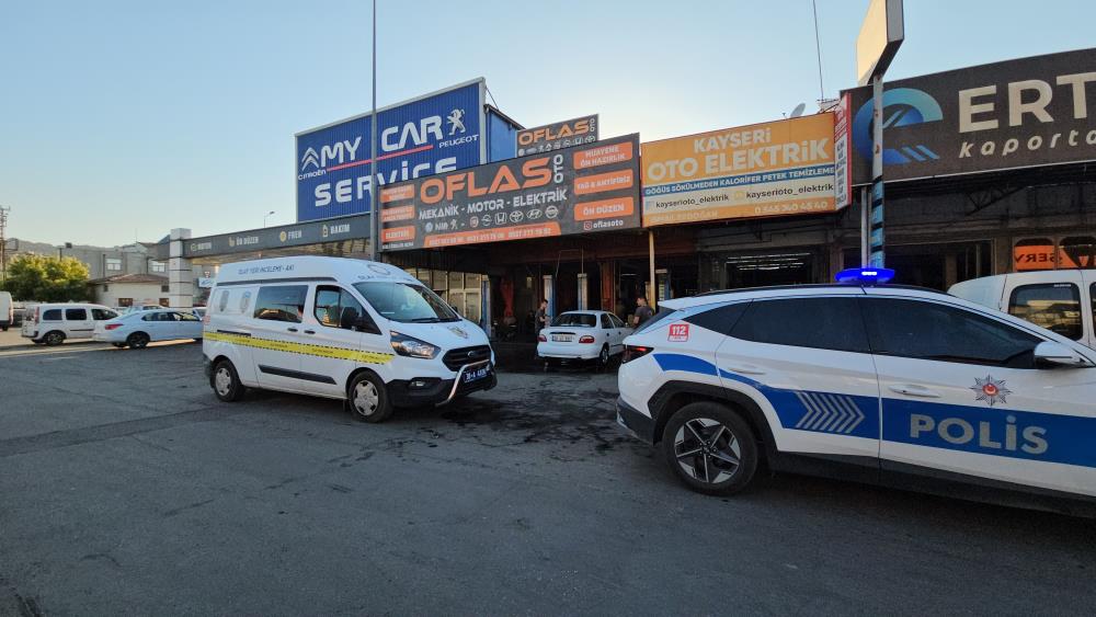 Sanayide çalışan kalfa kazara çırağı vurdu