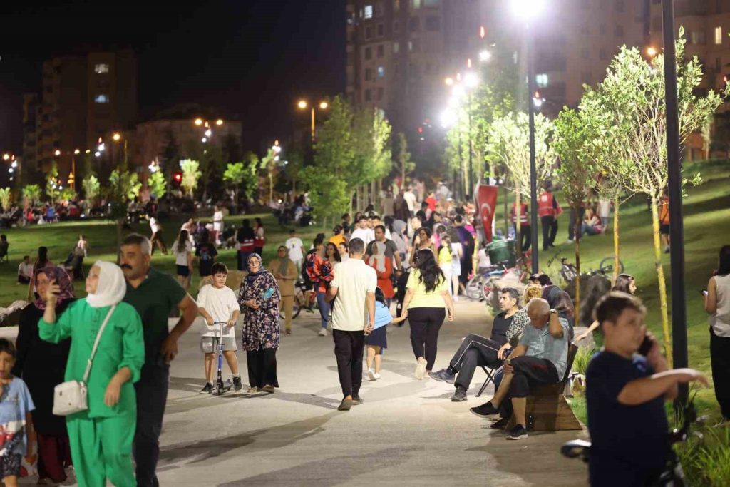 Talas Millet Bahçesi’nde yazlık sinema keyfi