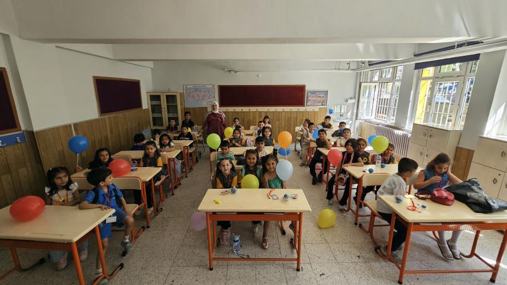 Uyum Haftası Başladı: Okullar Öğrenci Sesleriyle Şenlendi