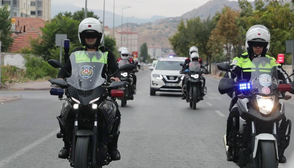 İl Emniyet Müdürü Aydın’dan vefa örneği: Şehit çocuklarını okullarına bıraktı