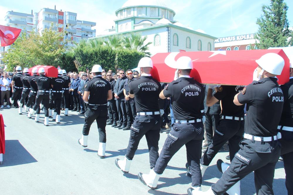 İzmir’de Şehit Düşen Polisler Son Yolculuğuna Uğurlandı