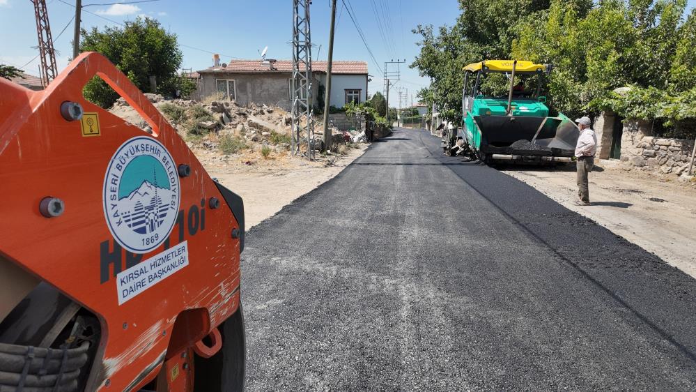Büyükşehir’den Develi ilçesi Gazi Mahallesi’nde 8 milyon TL’lik sıcak asfalt yatırımı