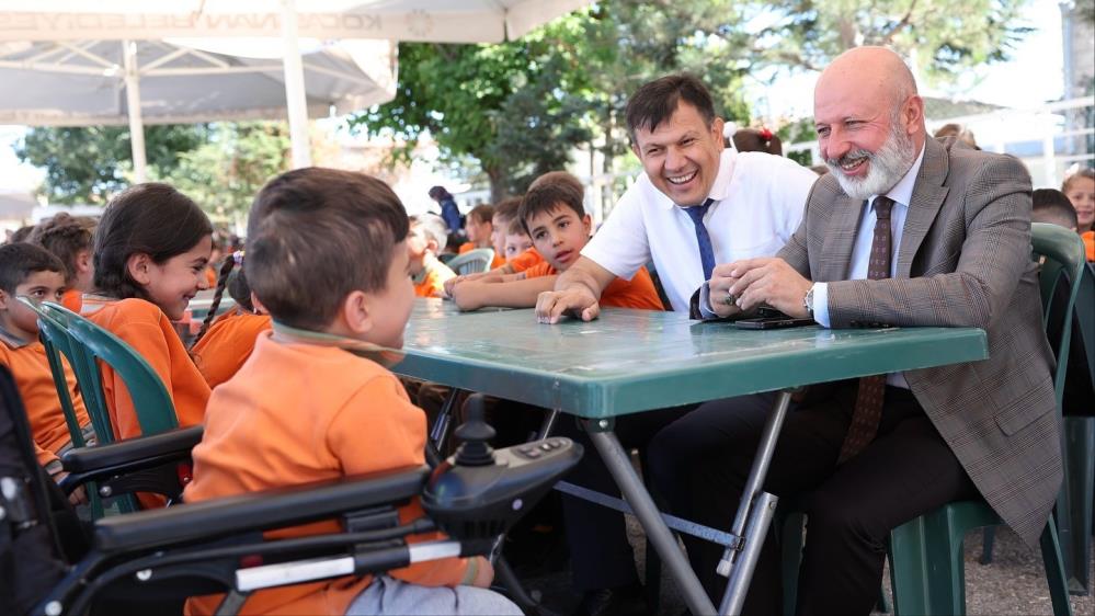 Başkan Çolakbayrakdar: “Her çocuk bir tebessümle dünyayı güzelleştirir”
