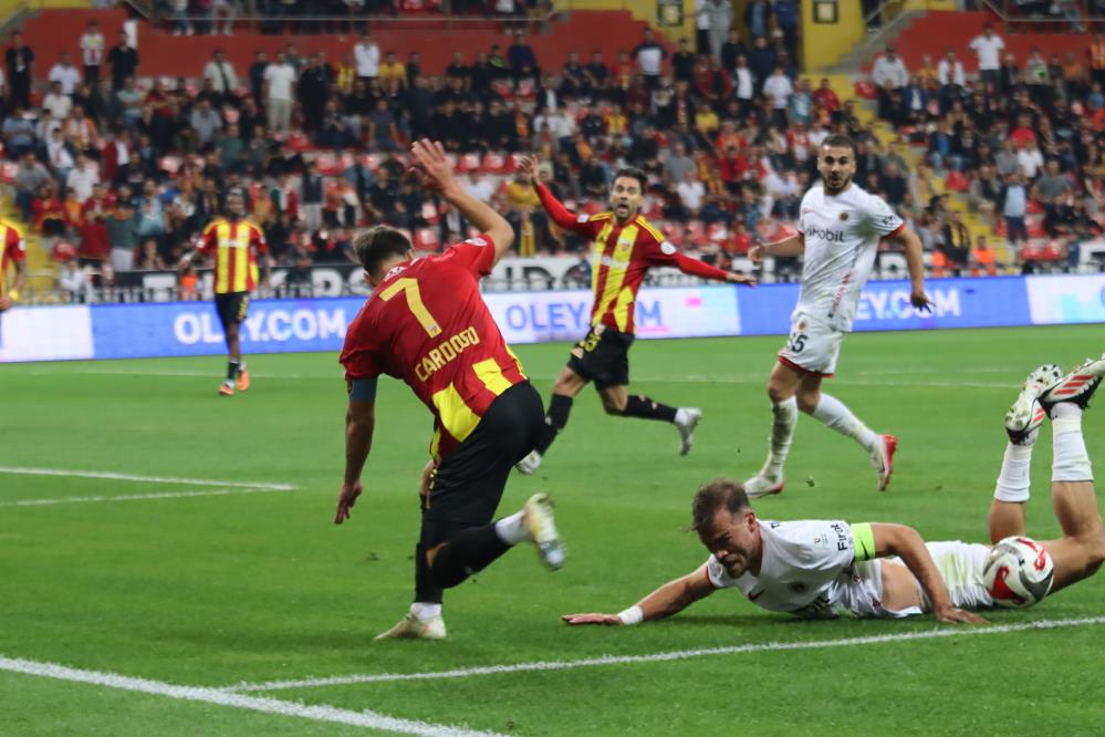 KAYSERİSPOR 4-0 VE 1-1’İN KISKACINDA