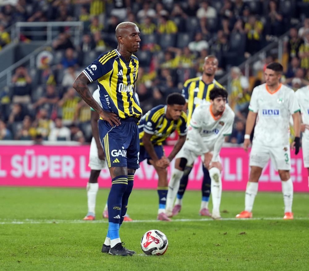 Süper Lig’in ilk 8 haftasında en çok penaltı kazanan Fenerbahçe oldu
