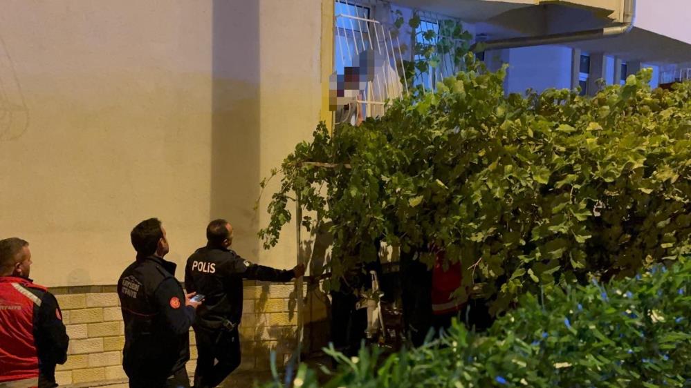 Döner bıçağıyla kendini kesmeye çalıştı