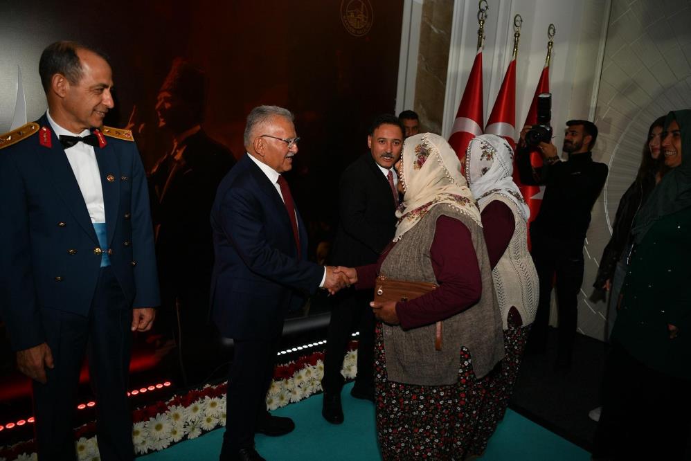 Başkan Büyükkılıç, Cumhuriyetin 102. yıl resepsiyonuna katıldı