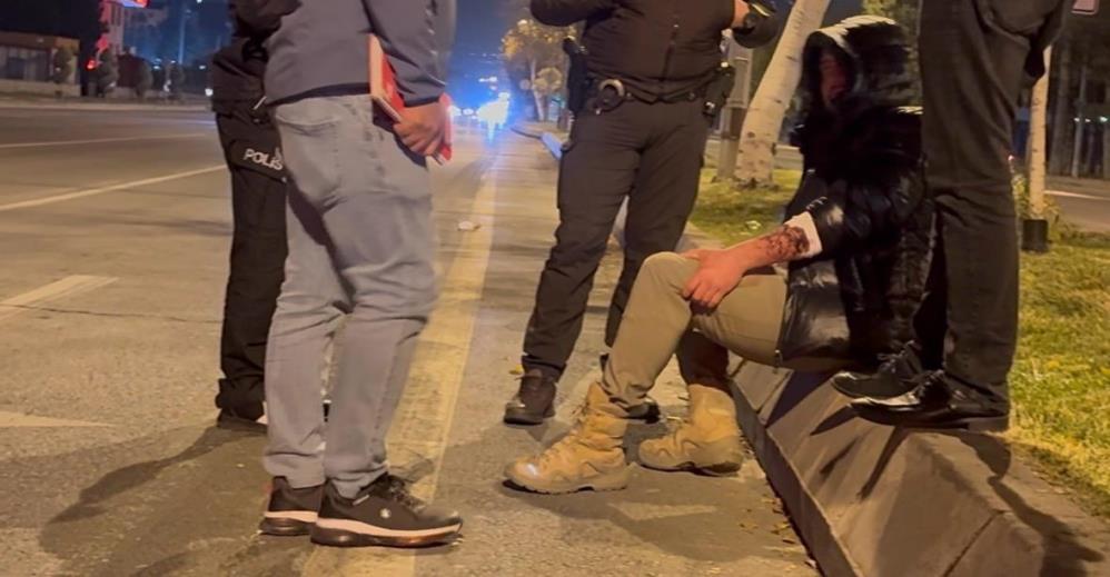 Kayseri’de gündüz saatlerinde intihara kalkışan şahıs refüjde yatarken bulundu