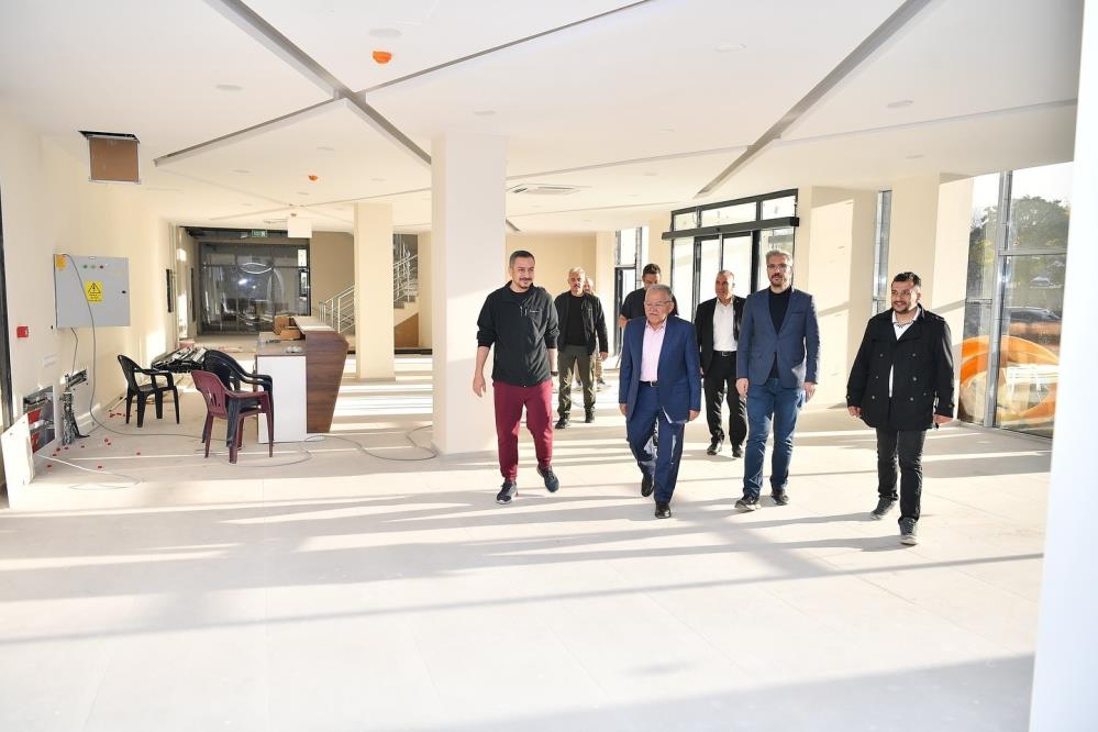 Altınoluk Sosyal Yaşam Merkezi’ni inceleyen Büyükkılıç, “Projemiz tamamlanma aşamasında”