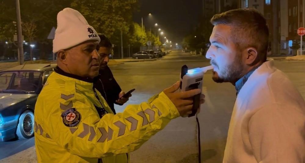 Alkollü sürücüden polise: “Ehliyetimi alma kemerden ceza yaz”