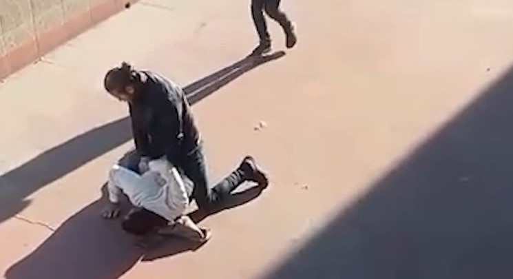 3 ilde aranan şahıs terasta yakalandı