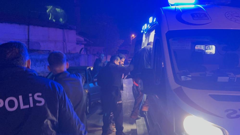 Polisin şüphelendiği araçtan yaralı çıktı