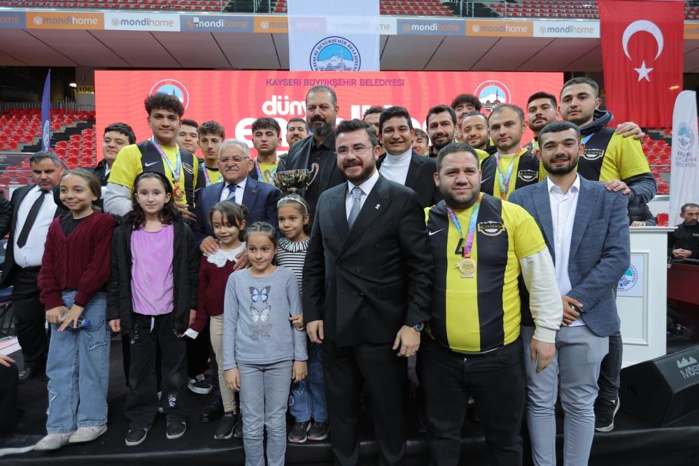 Başkan Büyükkılıç: “Fırsat verilince Türkiye Şampiyonu oluyorlar”