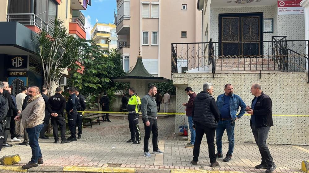 Alanya’da dayı dehşet saçtı: 1 yeğenini öldürüp diğer yeğeni ve eniştesini yaraladı