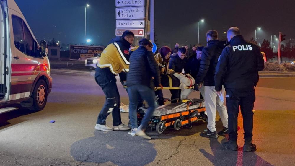 Kayseri’de otomobille motosiklete çarpıştı: 1 ağır yaralı