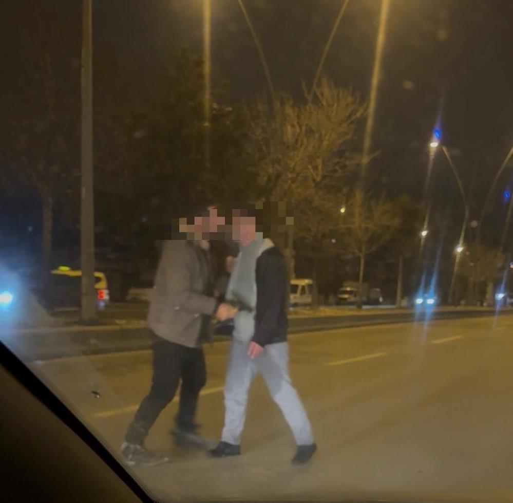 Tırın önüne atlayan şahıs hakkında adli işlem başlatıldı