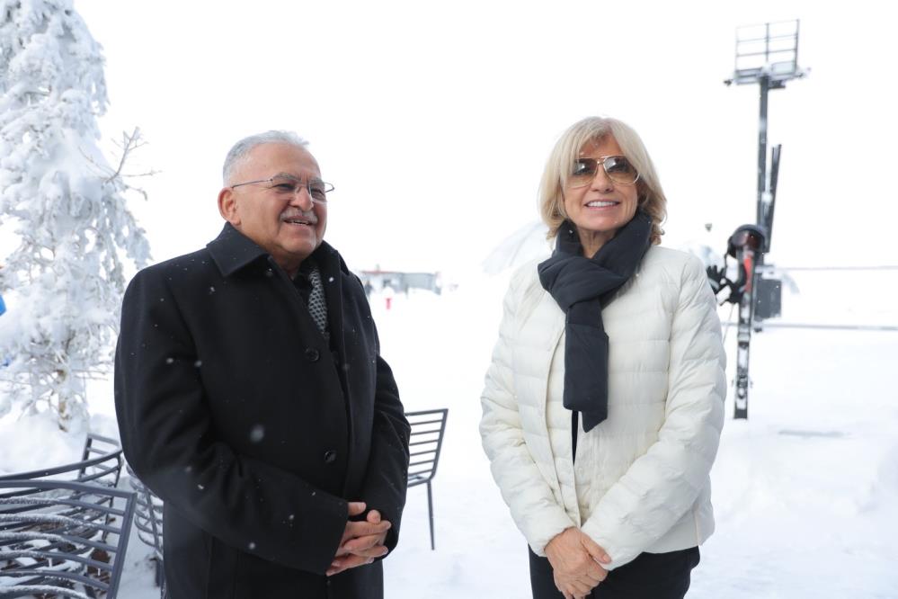 Türkiye’nin ilk kadın Başbakanı Çiller Erciyes’i tercih etti