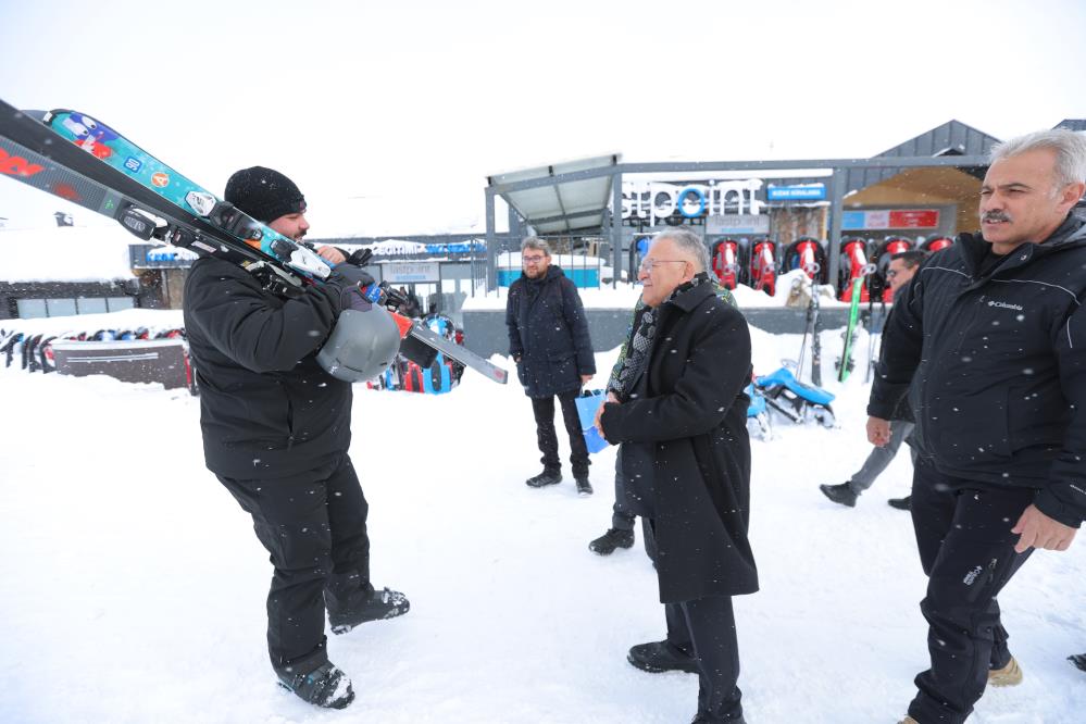 Başkan Büyükkılıç, Türkiye’nin kış turizminde amiral gemisi Erciyes’te