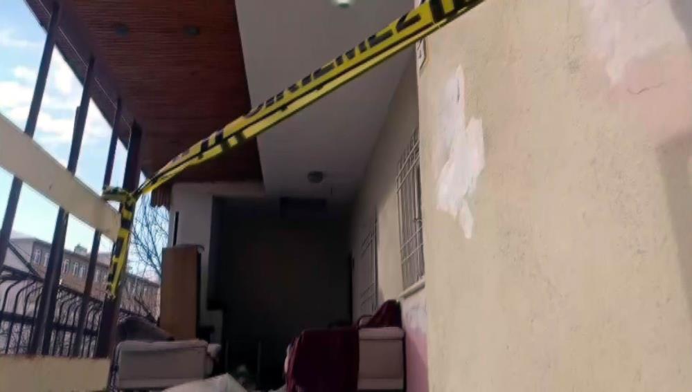 Eski nişanlısını ve 2 çocuğunu bıçakla yaraladı