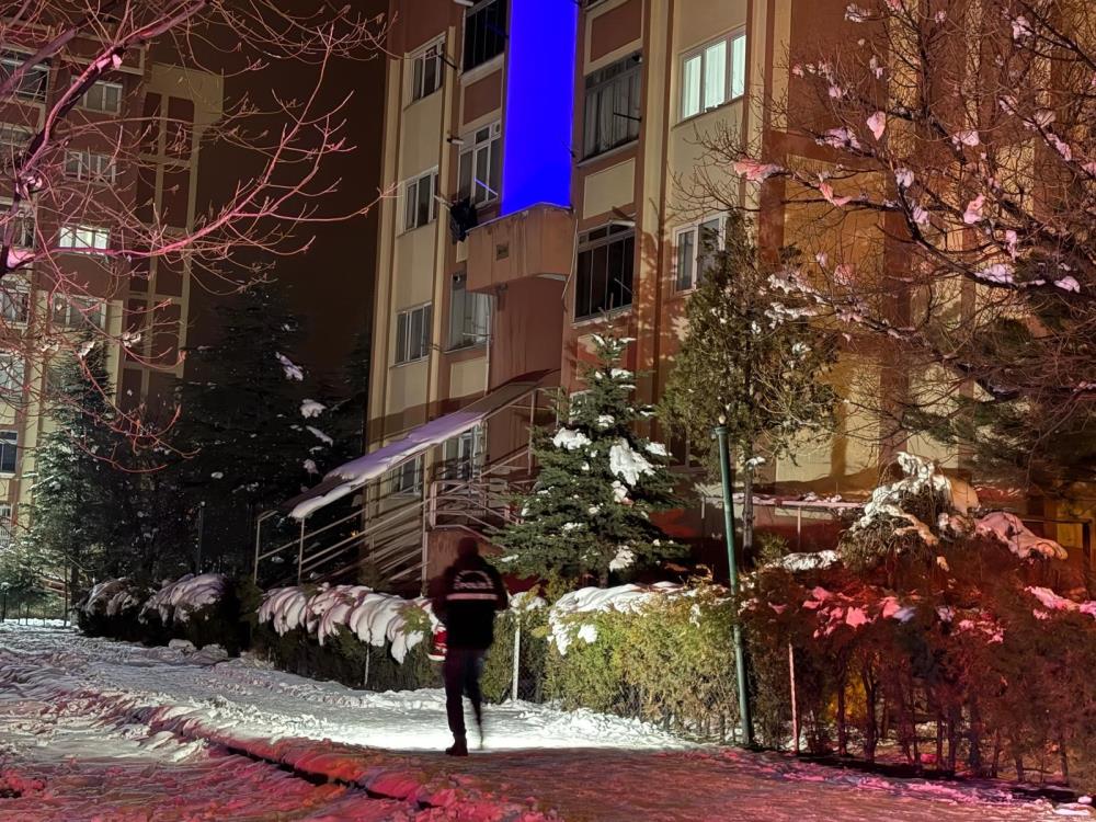 Karnesinde 3 zayıfı olan lise 1 öğrencisi, yaşamına son verdi