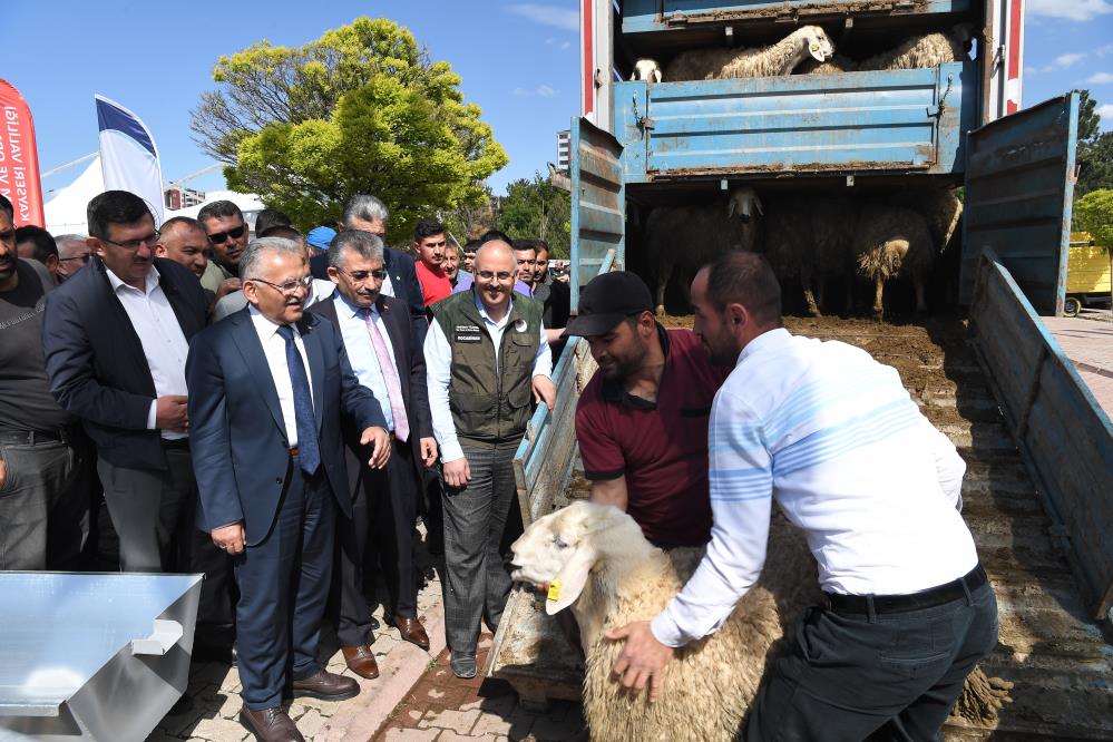 Başkan Büyükkılıç’tan tarım ve hayvancılıkta 1 yılda 132 milyon 575 bin TL’lik yatırım hamlesi