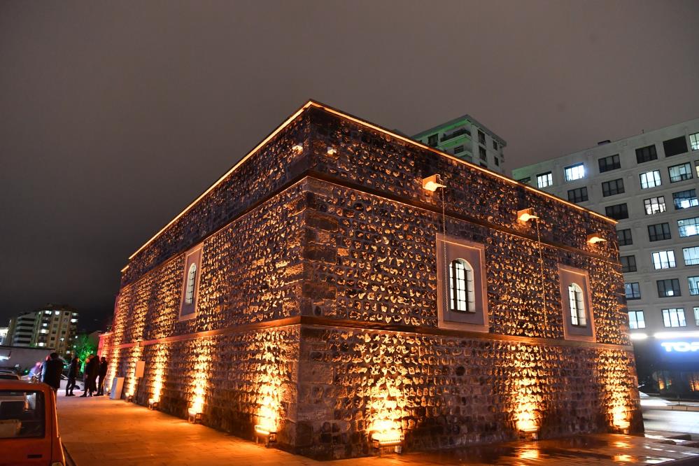 Tarihi Tasmakıran Camii’nde restorasyon sonrası ilk teravih heyecanı