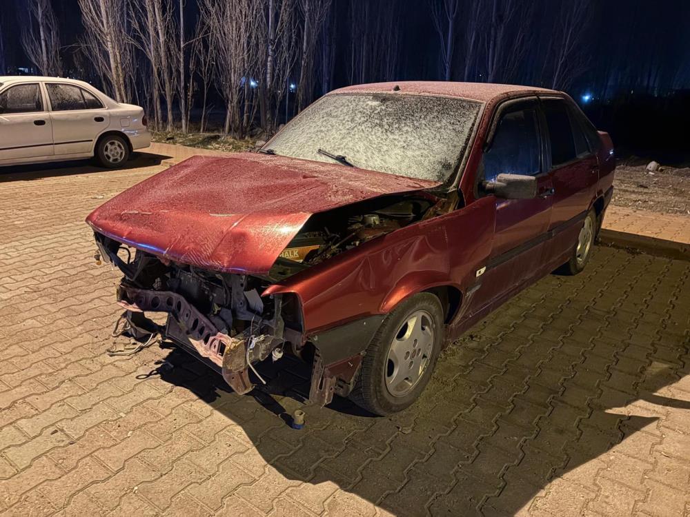 Sattığı otomobilin parasını beklerken, kazalı haliyle karşılaştı