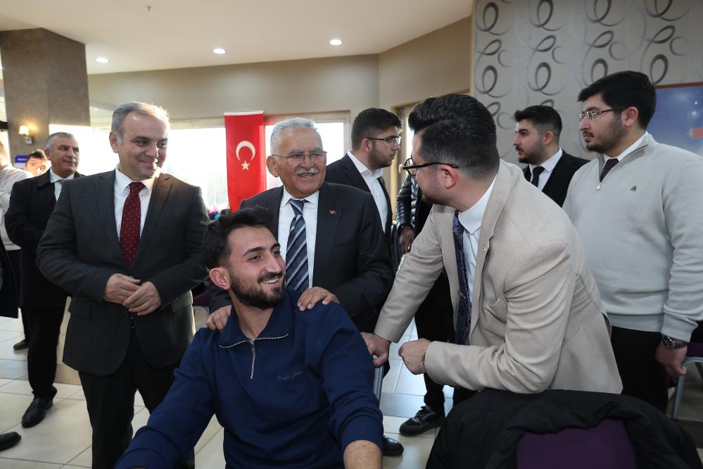 Başkan Büyükkılıç, ERÜ öğrencileri ile iftar bereketini paylaştı