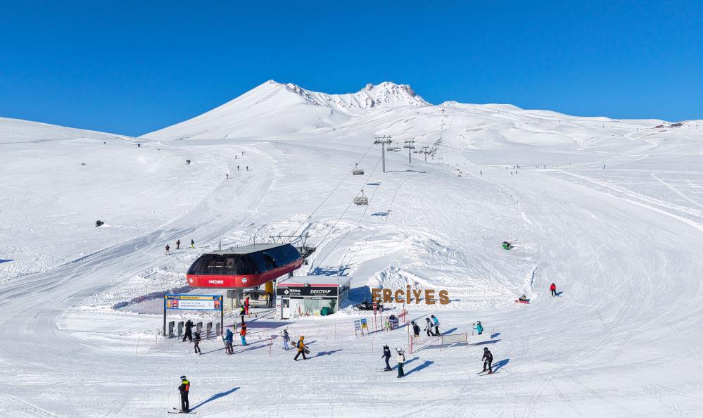 Erciyes, ara tatil ve Ramazan Bayramı’nda kayakseverleri bekliyor