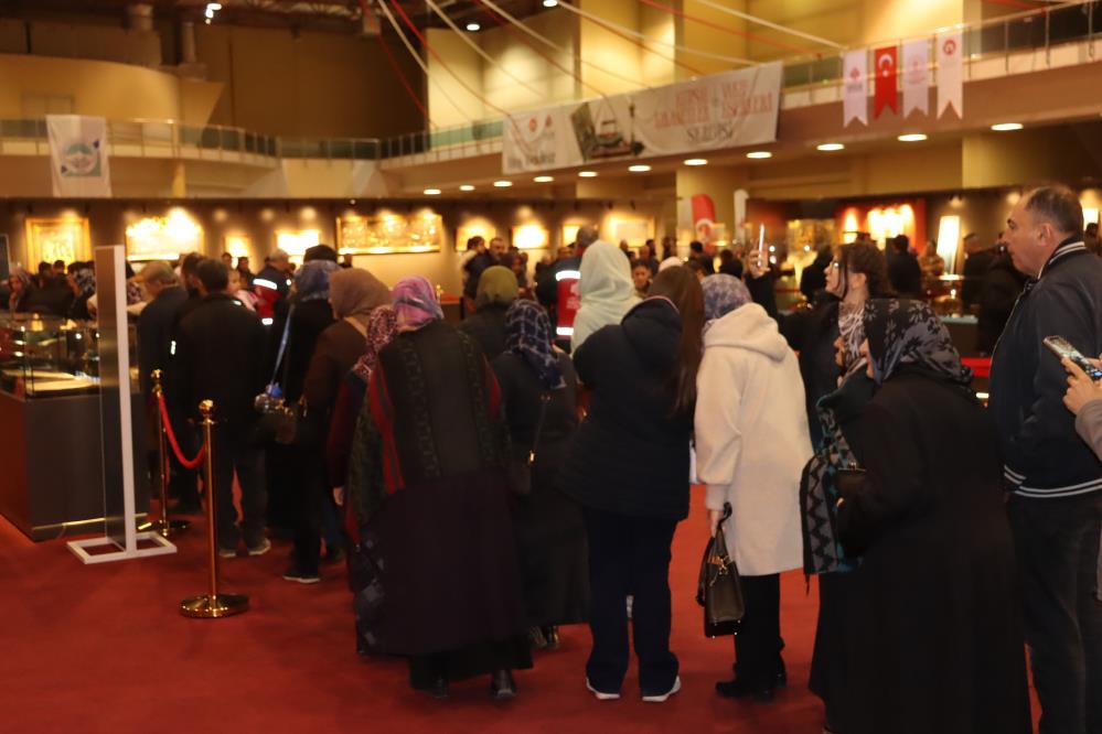 Kayserililer iftarın ardından ‘Kutsal Emanetler’e koştu
