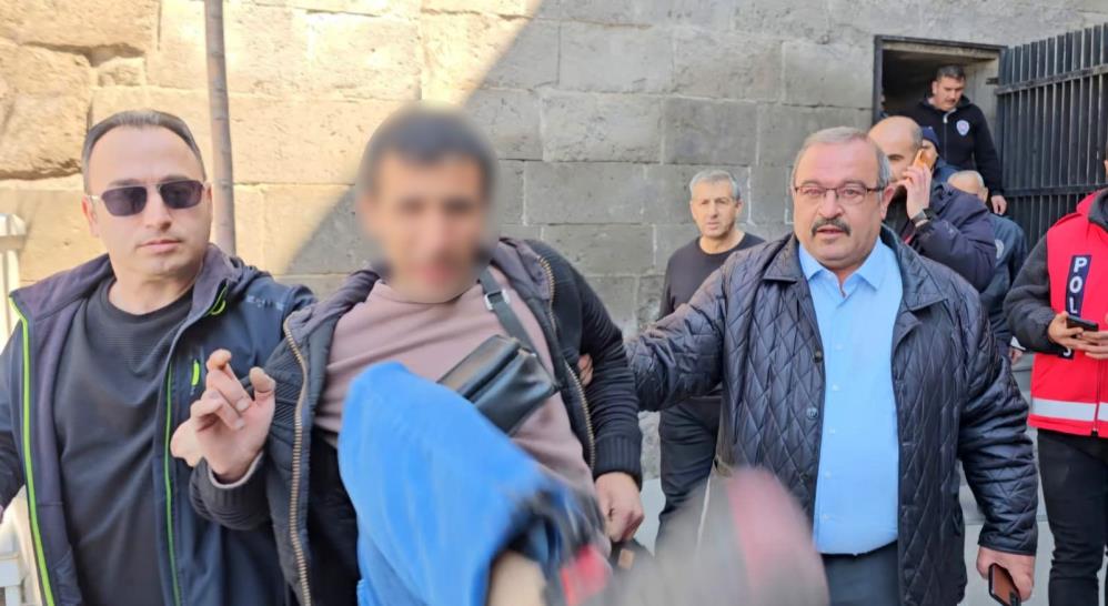 İntihardan vazgeçti, gazeteciye saldırdı