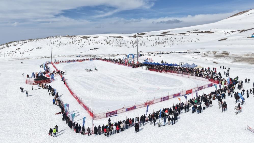 Kökbörü ve Kızak Şampiyonası 5 bin kişiyi Erciyes’te buluşturdu