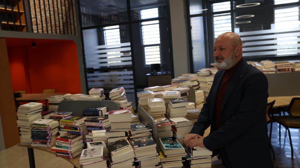 Başkan Çolakbayrakdar: “Kütüphaneler haftası vesilesiyle bilgiyle büyüyen bir şehir inşa ediyoruz”