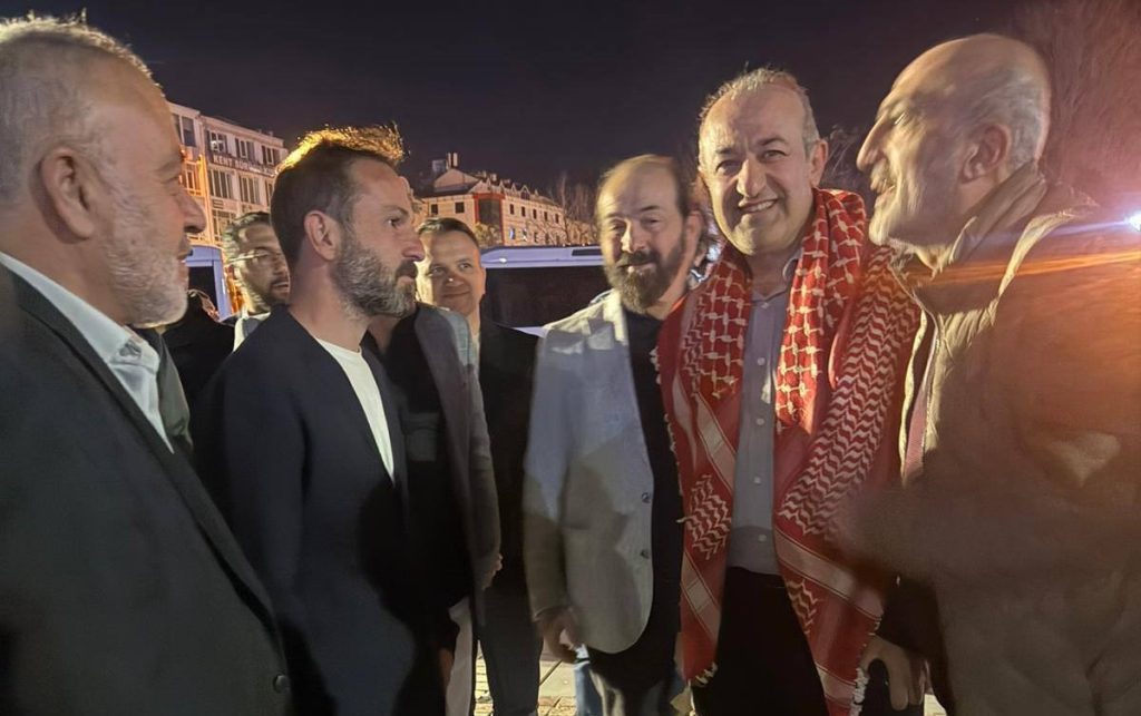 Yeniden Refah partisi başkanı özcan ve ekibi destek için meydanda