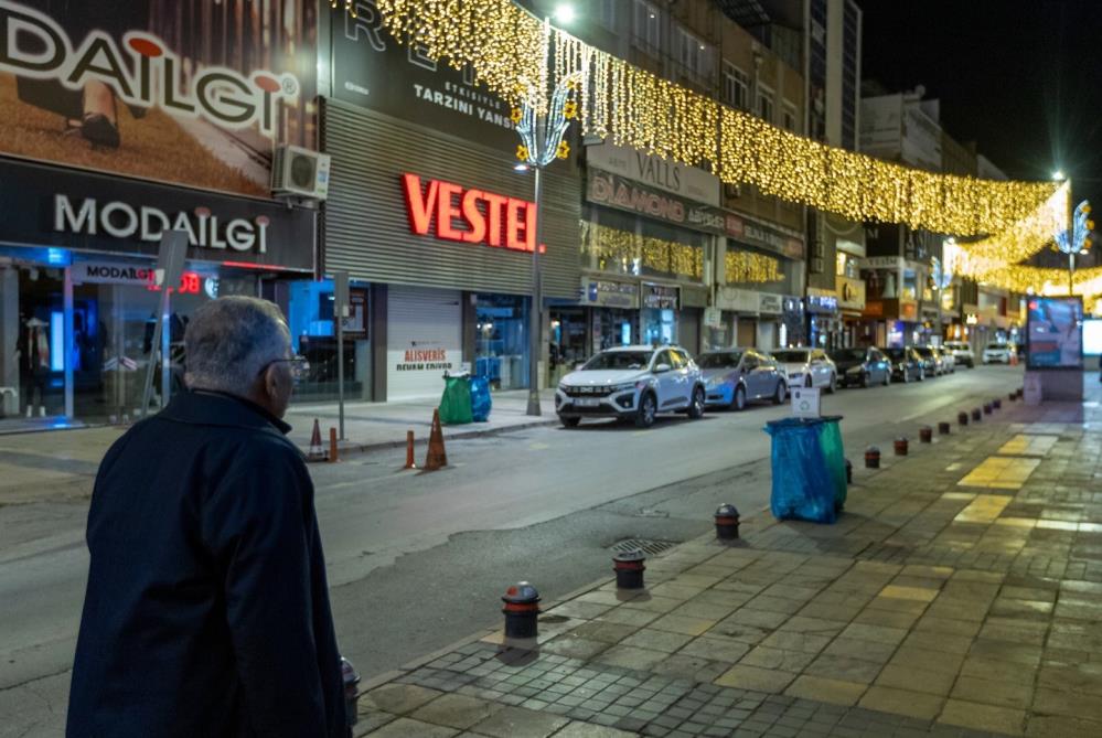 Büyükkılıç, Millet Caddesi’nde yapımı tamamlanan aydınlatma sistemini inceledi