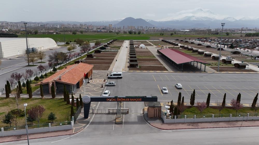 Büyükşehir’den üniversite öğrencilerine uygulamalı organik tarım eğitimi