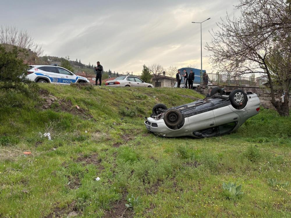 İzinsiz aldığı otomobille kaza yaptılar: 2 yaralı