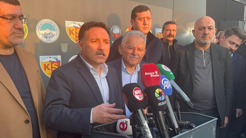 Vali Gökmen Çiçek: Kayserisporumuzun ligde kalmak için verdiği büyük bir mücadele var