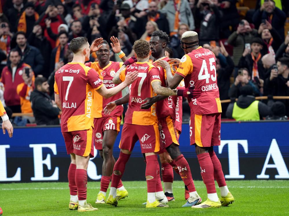Galatasaray taraftarı önünde şampiyonluğunu ilan etmek istiyor